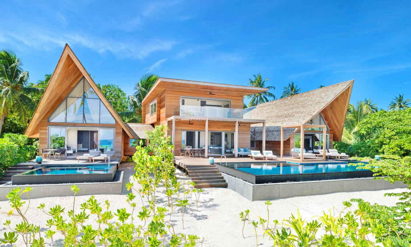 The St. Regis Maldives Vommuli Resort - Caroline Astor Estate